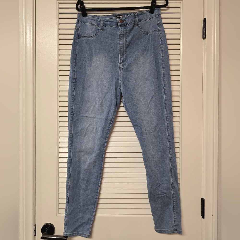 Fashion Nova - (Plus-Size) Light Blue Skinny Jeggings With Functional Back Pocke